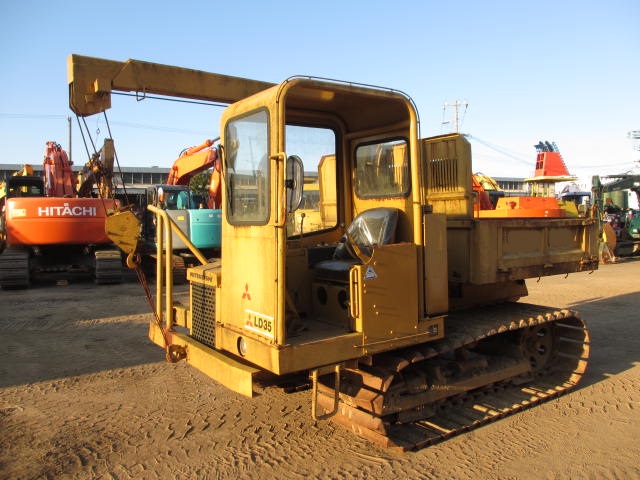 CAT D3500D 重ダンプ 建設機械 重機 トレーラーダンプ 運搬用の建機